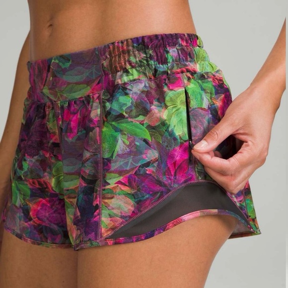 Lululemon Hotty Hot Shorts - Picture 2 of 8